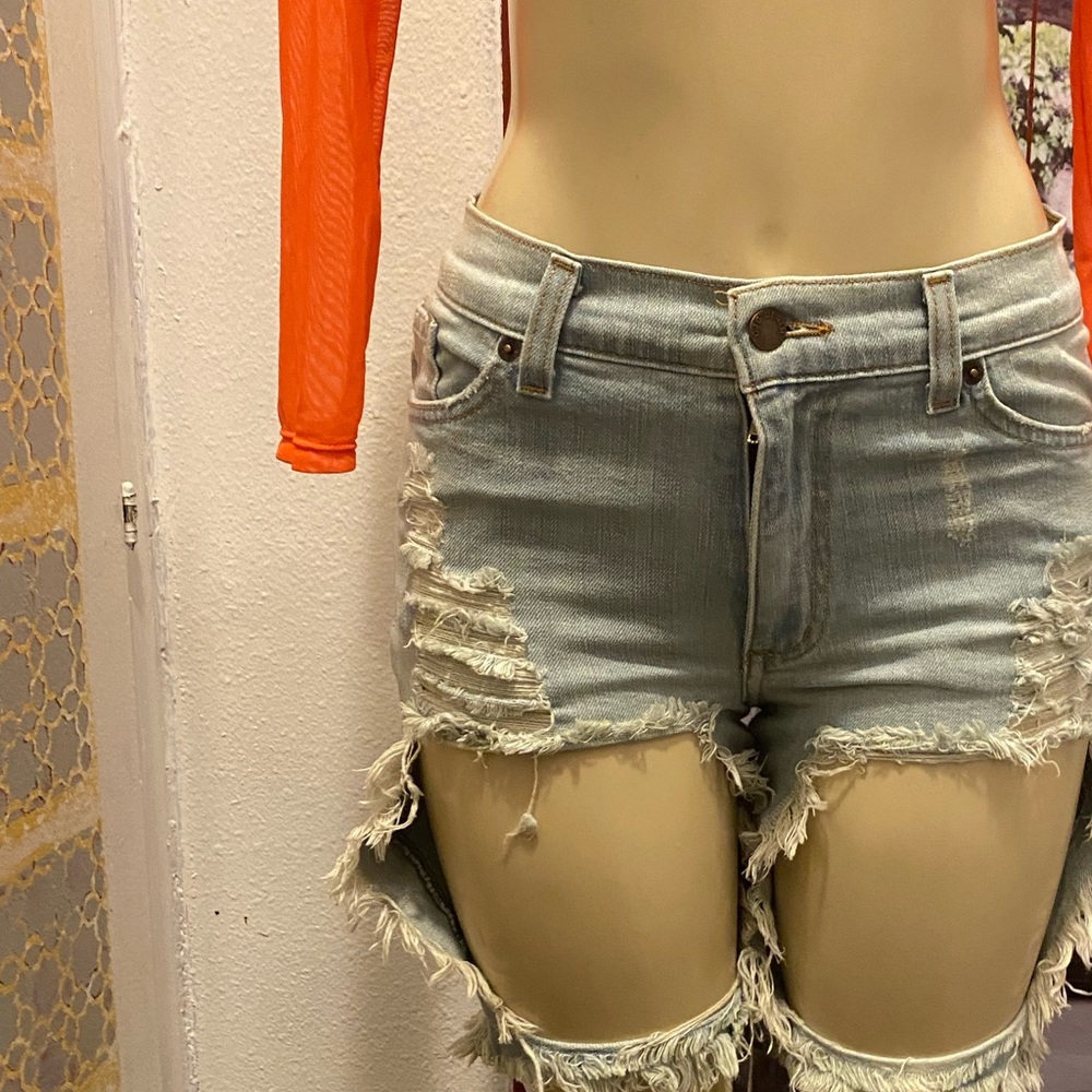 Fashion nova distressed Bermuda shorts size M - Picture 7 of 16